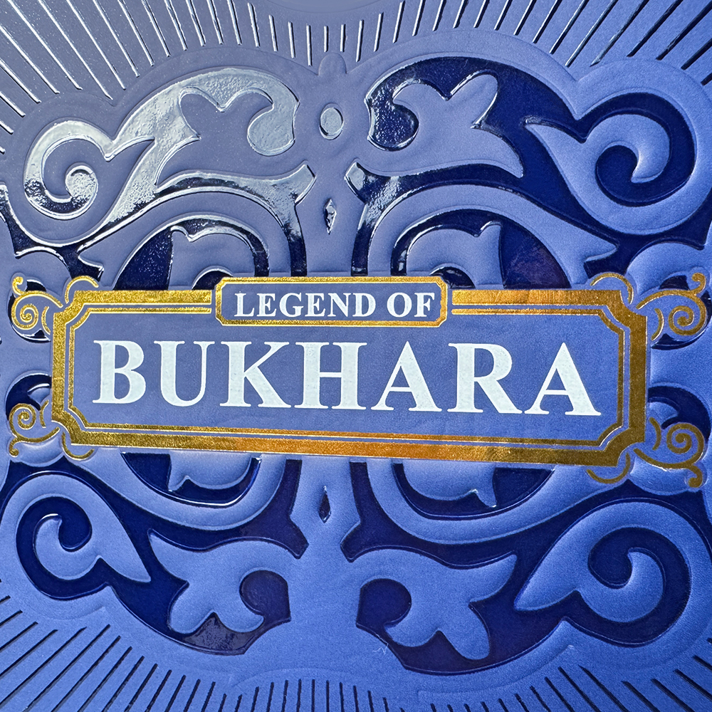 Акцент глянцевым лаком